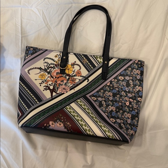 Tory Burch Handbags - Tory Burch Kerrington Small Zip Tote